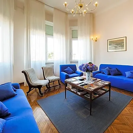 Hotel De La 3*
