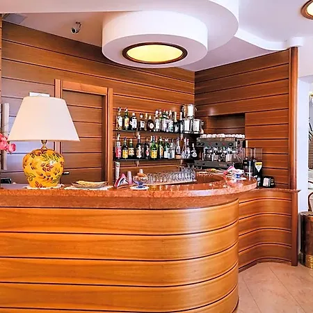 De La Hotel 3*