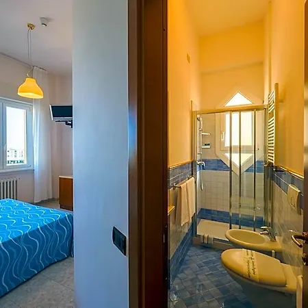 De La Hotel 3*