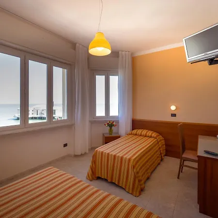 De La Hotel 3*